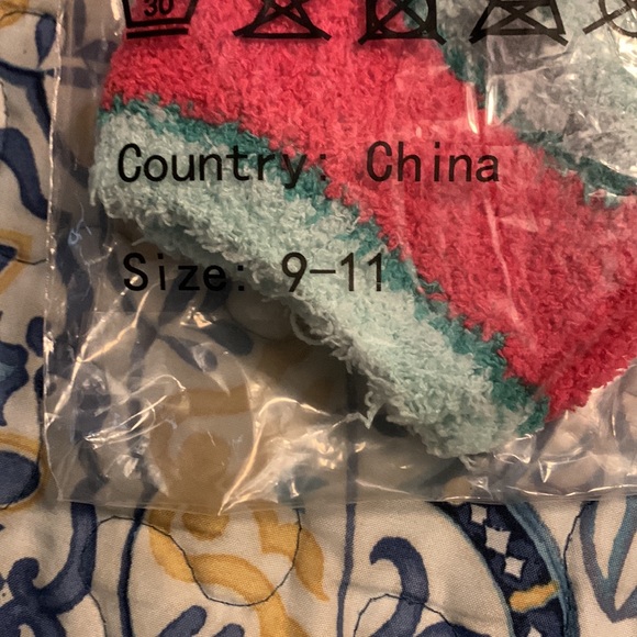 BNIB Mint bliss energizing lotion for feet and legs & a pair of soft fuzzy socks - Picture 6 of 6